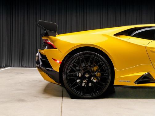 2022 Lamborghini Huracan EVO Coupe RWD