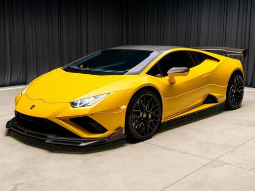 2022 Lamborghini Huracan EVO Coupe RWD
