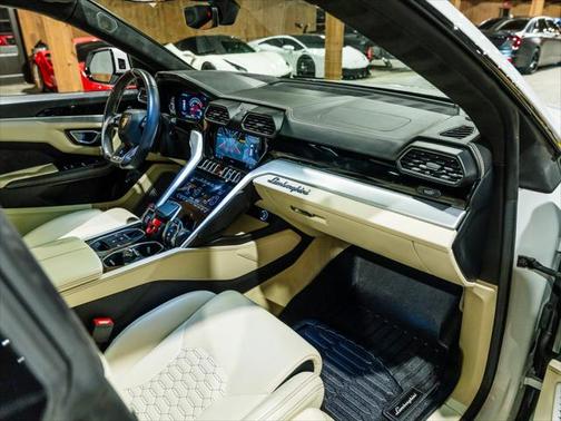 2020 Lamborghini Urus Base