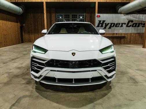 2020 Lamborghini Urus Base