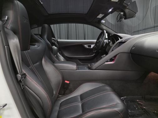 2016 Jaguar F-TYPE R