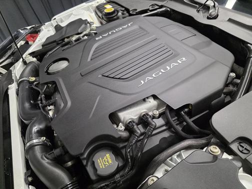 2016 Jaguar F-TYPE R