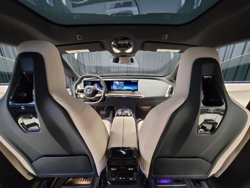2025 BMW iX xDrive50