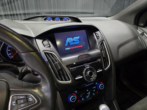 Frozen White 2017 Ford Focus RS Base