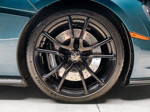 2017 McLaren 570GT Base