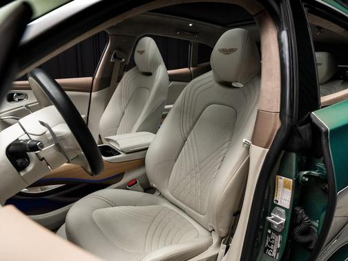 2021 Aston Martin DBX Base