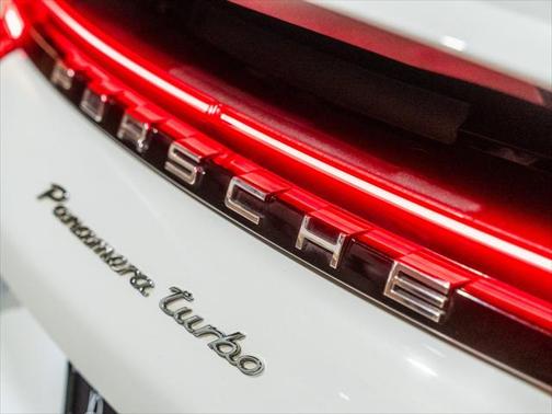 2018 Porsche Panamera Turbo