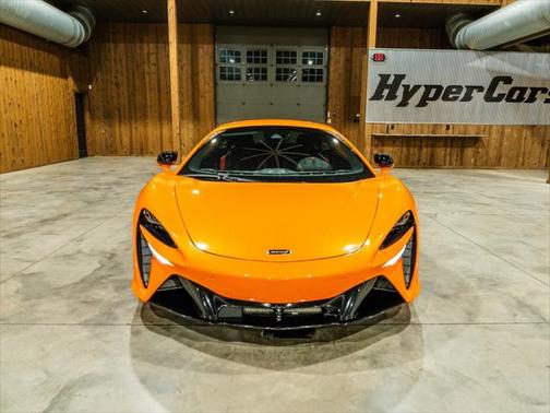 2023 McLaren Artura Performance