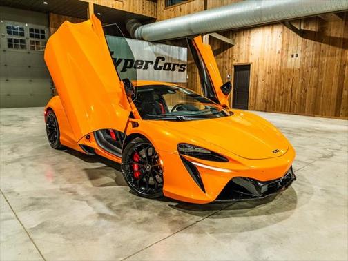 2023 McLaren Artura Performance