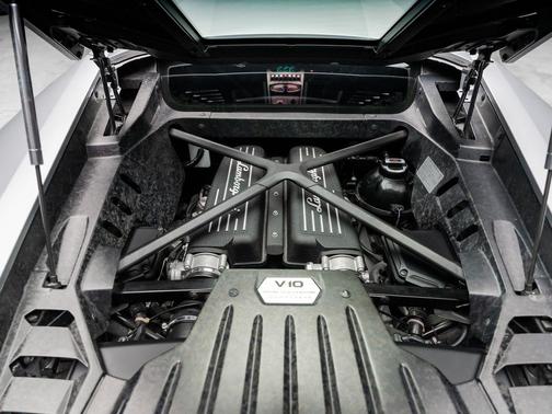 Silver 2015 Lamborghini Huracan LP610-4