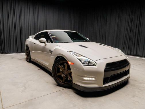 2016 Nissan GT-R Premium