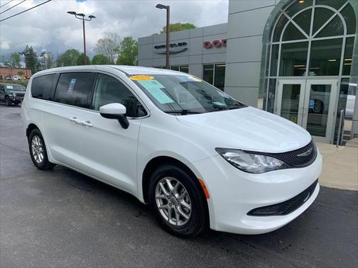 2023 Chrysler Voyager LX