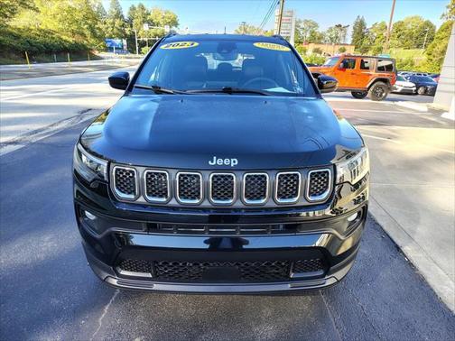 2023 Jeep Compass Latitude Lux FWD