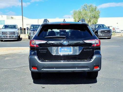 Crystal Black Silica 2025 Subaru Outback Onyx Edition