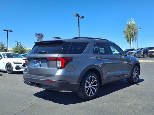 Carbonized Gray 2025 Ford Explorer ST-Line