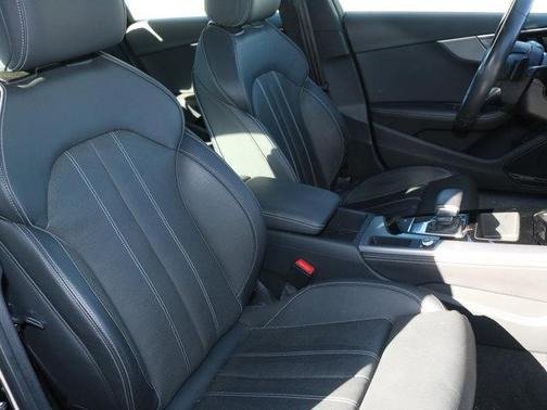 2023 Audi A4 45 S line Prestige