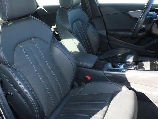 2023 Audi A4 45 S line Prestige