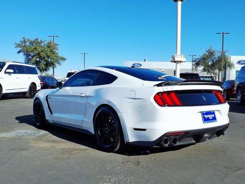 2017 Ford Shelby GT350 Base