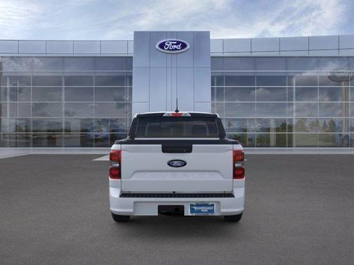 Space White Metallic 2026 Ford Maverick Lobo Standard