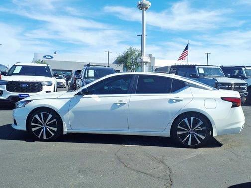 White 2019 Nissan Altima 2.5 SR