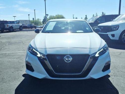 White 2019 Nissan Altima 2.5 SR