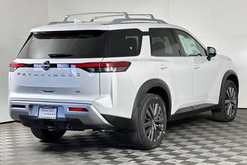 2025 Nissan Pathfinder SL FWD