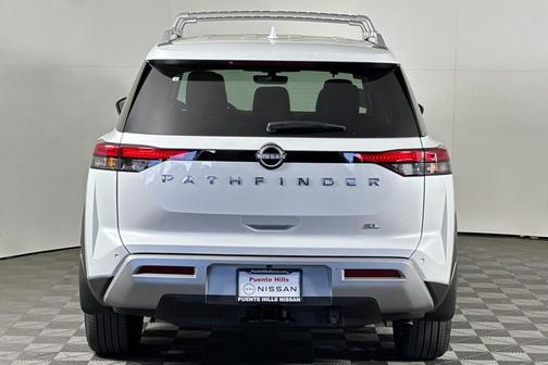 2025 Nissan Pathfinder SL FWD