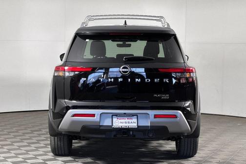 2025 Nissan Pathfinder Platinum 4WD