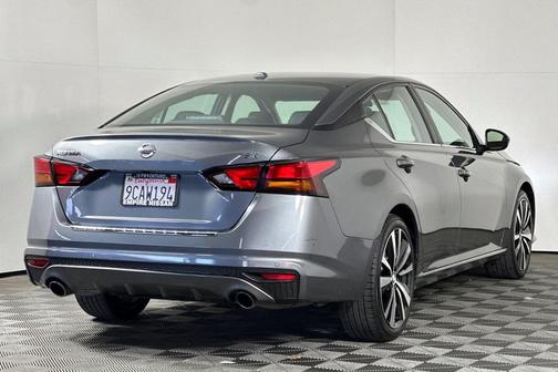 2022 Nissan Altima SR FWD