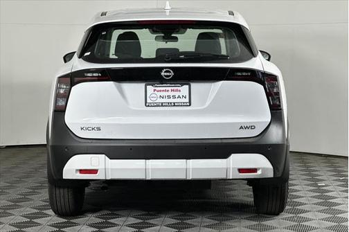 2025 Nissan Kicks S