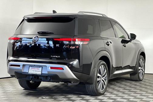 2022 Nissan Pathfinder Platinum 2WD