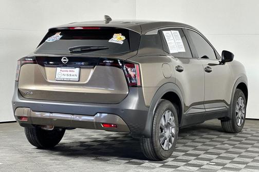 2025 Nissan Kicks S