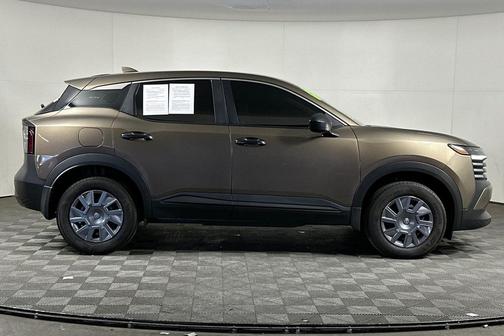 2025 Nissan Kicks S