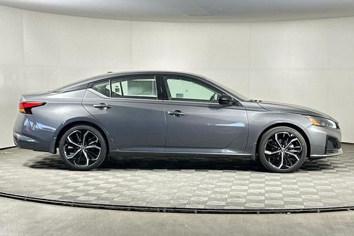 2025 Nissan Altima SR FWD