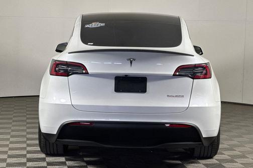 Pearl White 2023 Tesla Model Y Performance Dual Motor All-Wheel Drive