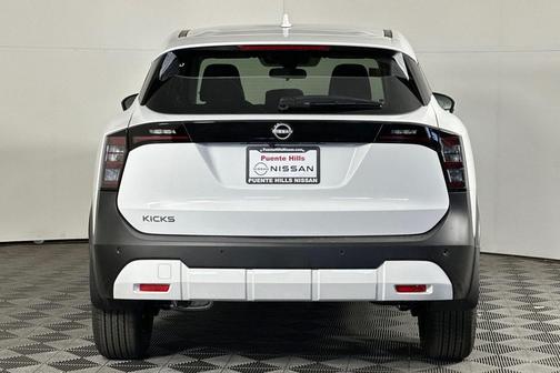 2025 Nissan Kicks SV