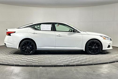 2022 Nissan Altima SR Intelligent AWD