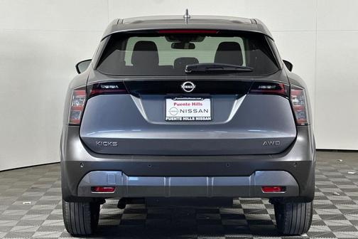 2025 Nissan Kicks SV