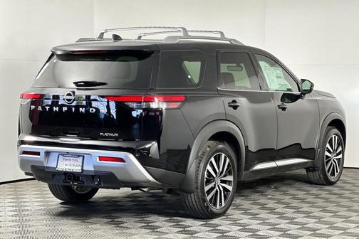 2025 Nissan Pathfinder Platinum FWD