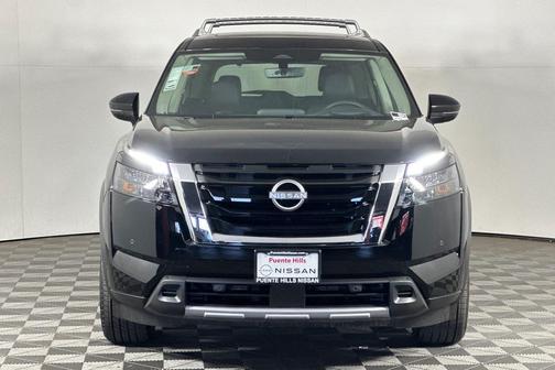 2025 Nissan Pathfinder Platinum FWD