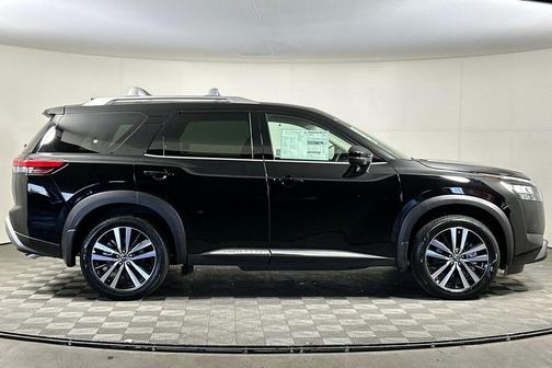 2025 Nissan Pathfinder Platinum FWD