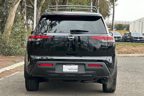 2025 Nissan Pathfinder SV FWD