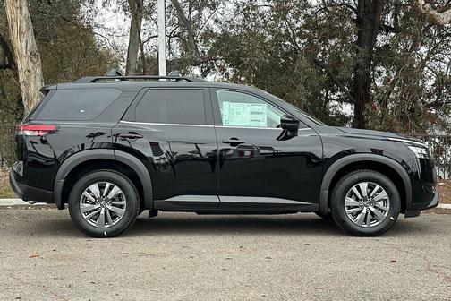 2025 Nissan Pathfinder SV FWD