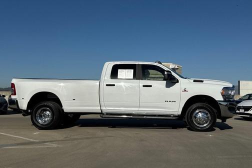 2024 RAM 3500 Big Horn Crew Cab 4x4 8' Box