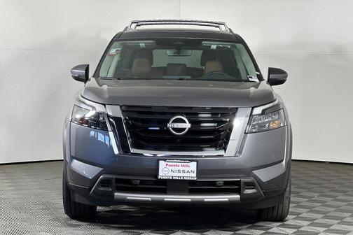 2025 Nissan Pathfinder Platinum FWD