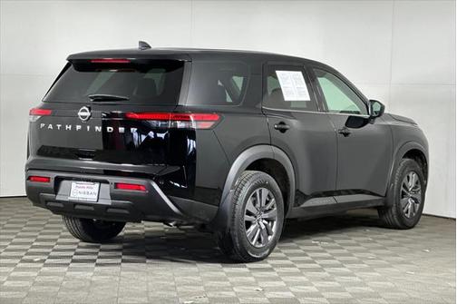 2025 Nissan Pathfinder S FWD