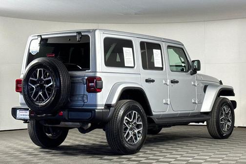 2024 Jeep Wrangler 4-Door Sahara 4x4