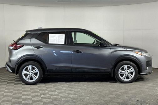 Gun Metallic 2024 Nissan Kicks S