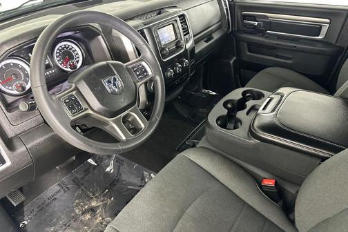 2024 RAM 1500 Classic Warlock Crew Cab 4x2 5'7' Box