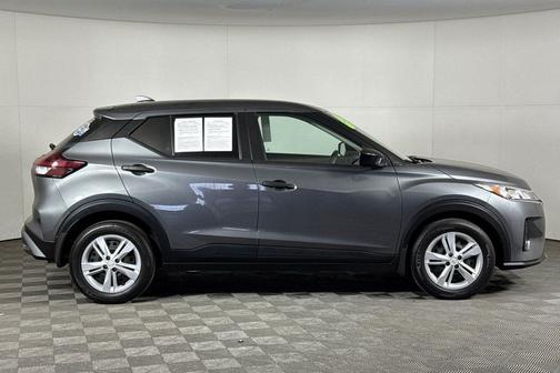 Gun Metallic 2024 Nissan Kicks S